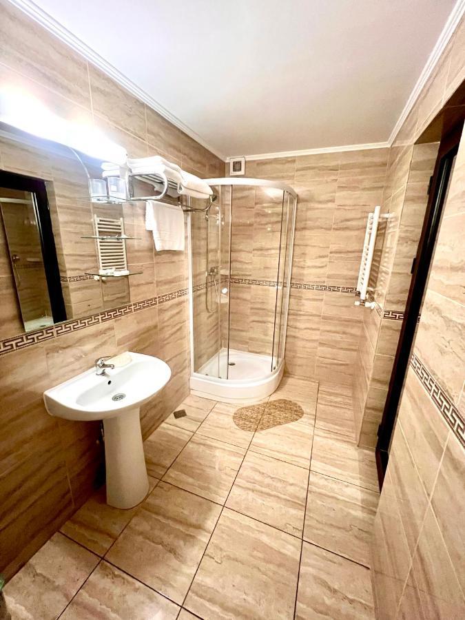 Complex Azar Hotel Galaţi Exterior foto