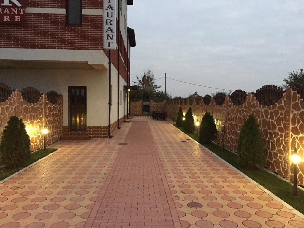 Complex Azar Hotel Galaţi Exterior foto